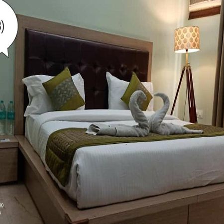 Oyo 74401 Aster Garden Suites 德里 外观 照片
