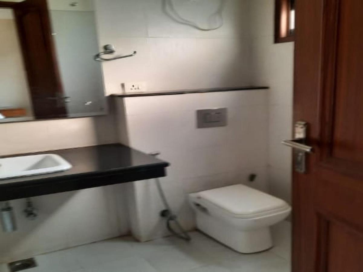 Oyo 74401 Aster Garden Suites 德里 外观 照片