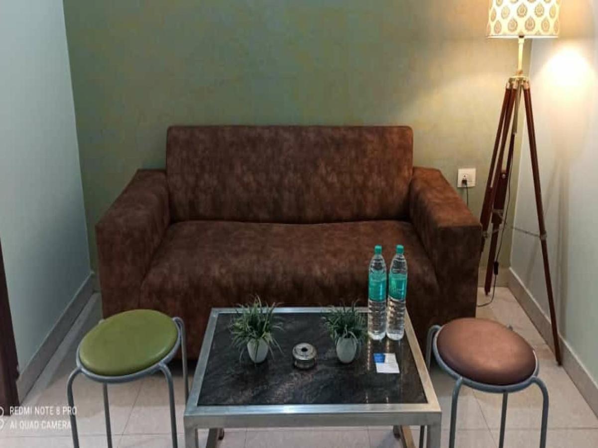 Oyo 74401 Aster Garden Suites 德里 外观 照片