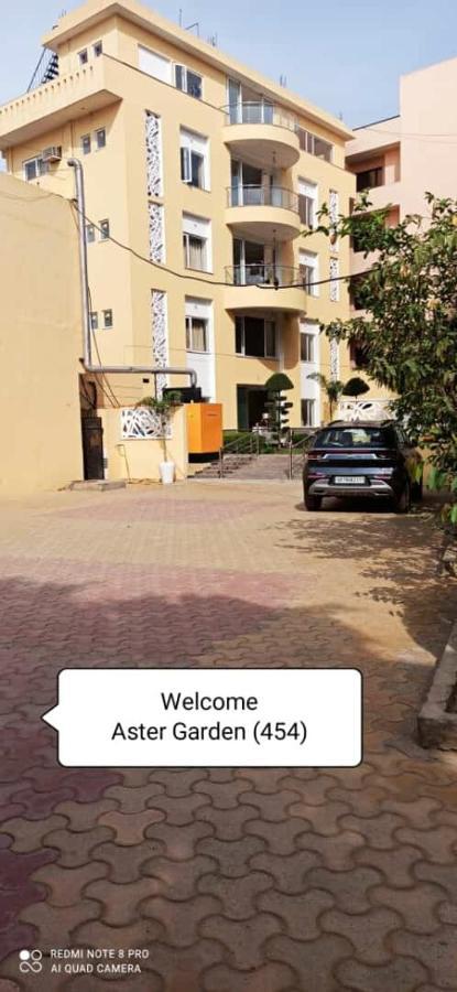 Oyo 74401 Aster Garden Suites 德里 外观 照片
