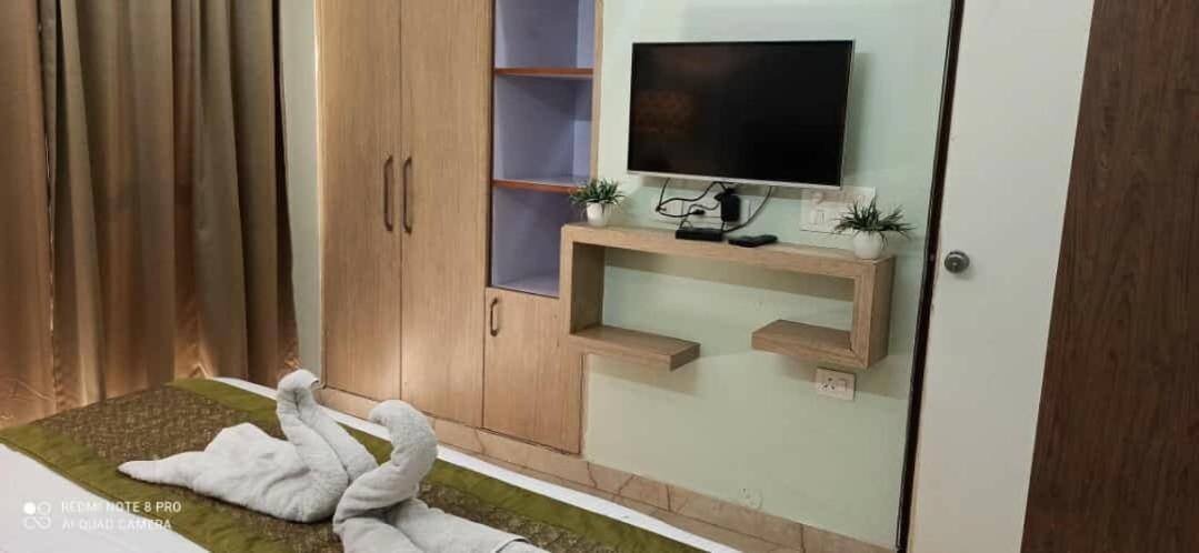 Oyo 74401 Aster Garden Suites 德里 外观 照片