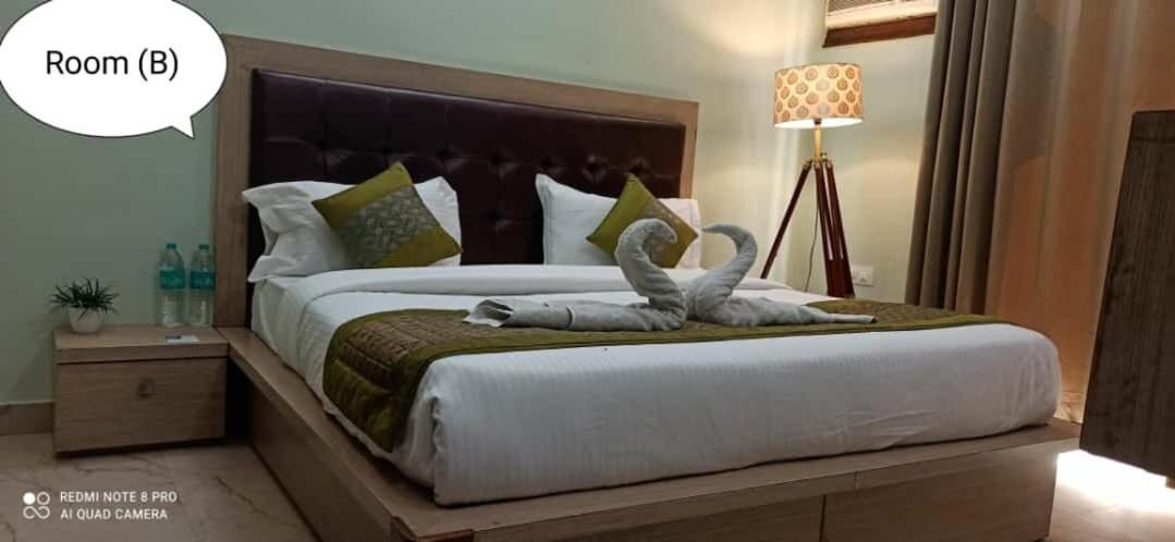 Oyo 74401 Aster Garden Suites 德里 外观 照片