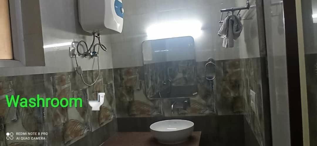 Oyo 74401 Aster Garden Suites 德里 外观 照片
